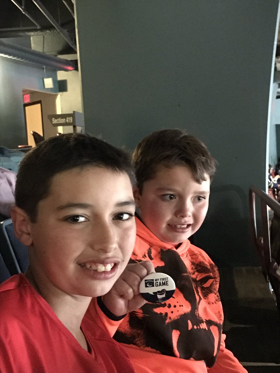 Vecs13's tweet image. Taking in Canucks before u13 field lacrosse gold medal game. #weareallcanucks #goPacRim