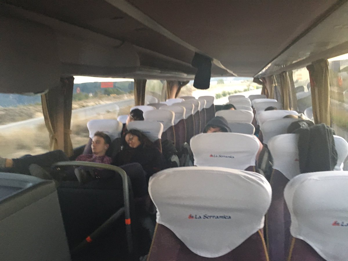 jasanju_'s tweet photo. El autobús zombie destino @campusgandiaupv tras las #JDF2016 de @daupv 😂 https://t.co/A0Zax8UDFW