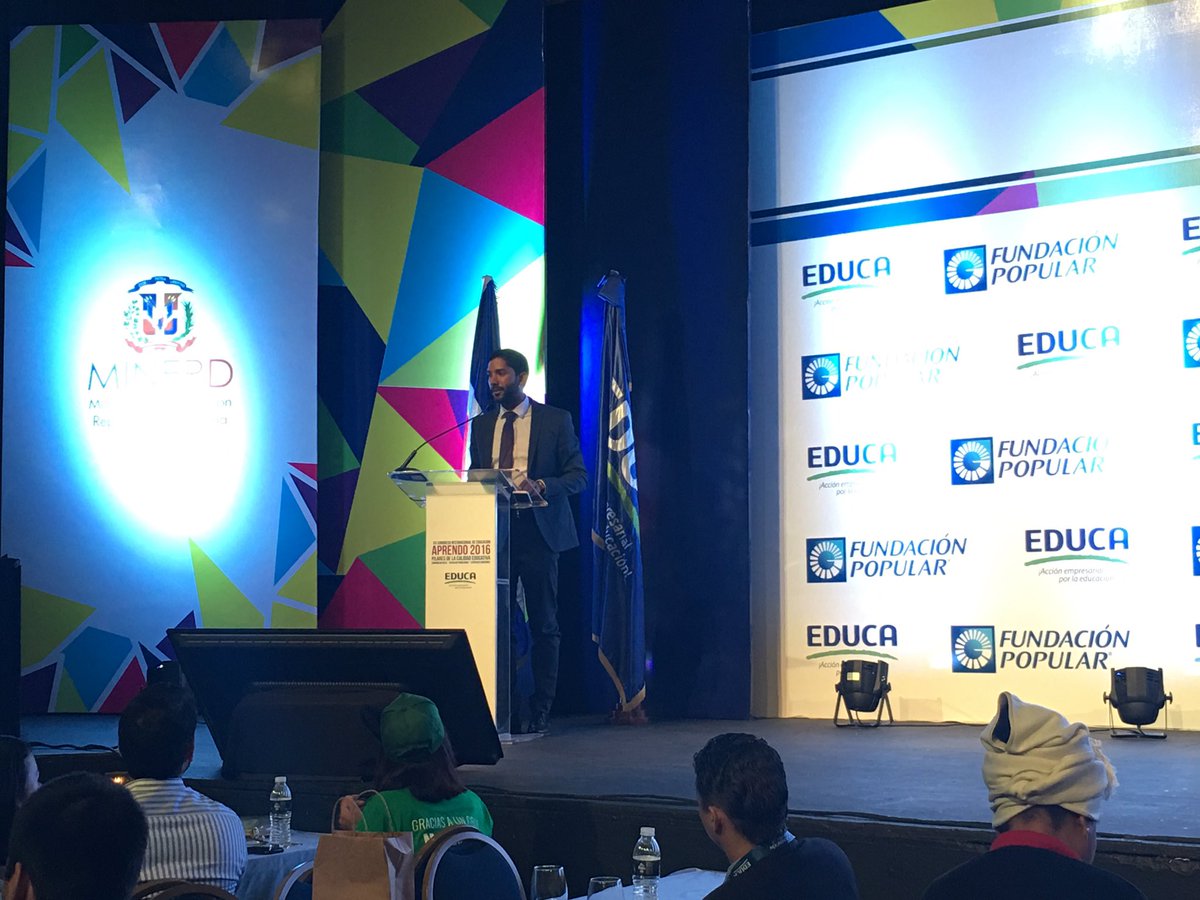 EDUCA_RD's tweet photo. Luis David Sena, consultor de EDUCA, modera la intervención sobre "Casos dominicanos de innovación y éxito educativo". #Aprendo2016 https://t.co/mSQse7ALax