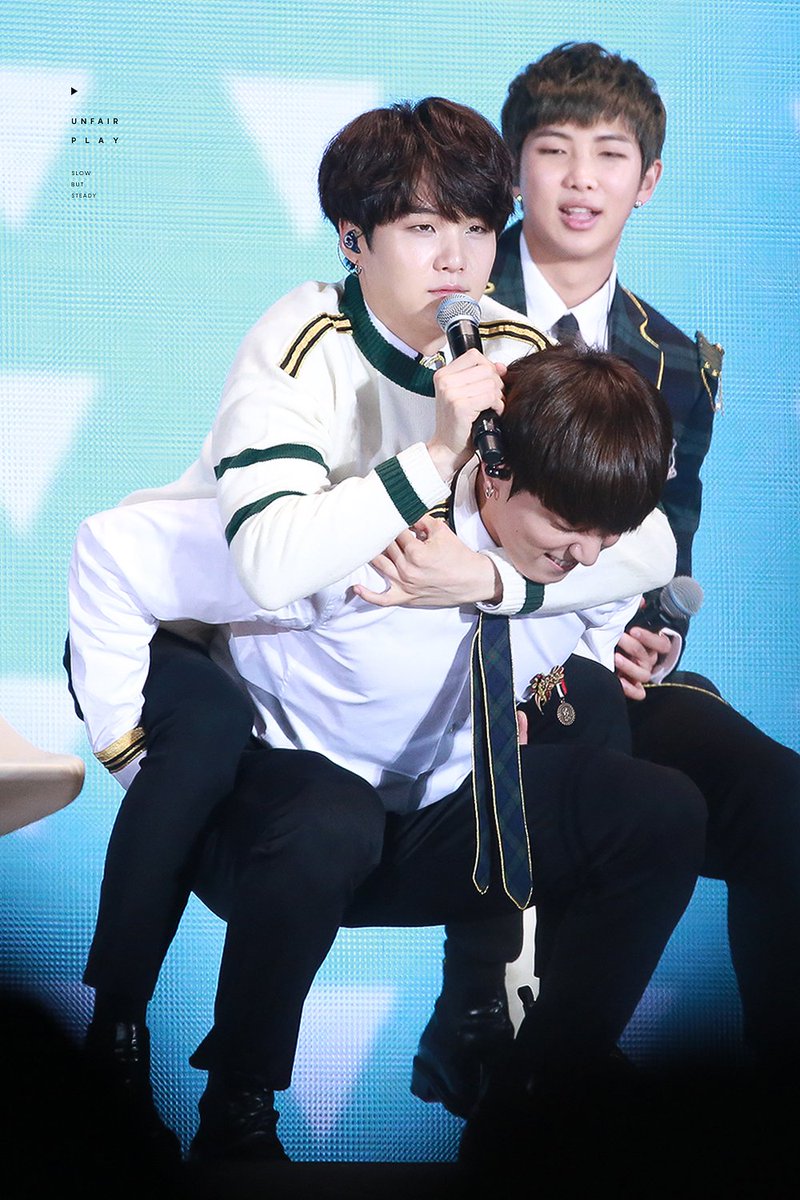 unfairplay97's tweet photo. 161113 3rd MUSTER
정국 체력 검정ㅋㅋㅋ 형아업구 푸쉬업에 스쿼트까지ㅋㅋㅋ
크앙 힘두렄ㅋㅋ🐰
#방탄소년단 #정국 @BTS_twt https://t.co/xuIKAWxZjs