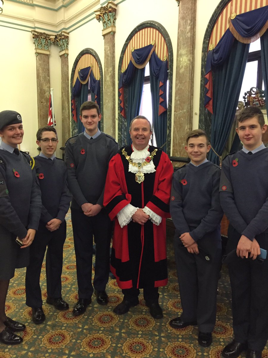 1175TO's tweet photo. So proud of @1175_sqn today at the remembrance parade! #whatwedo @Sgt_JSullivan @MerseysideWing @ComdtAC https://t.co/f17fsi6v1H