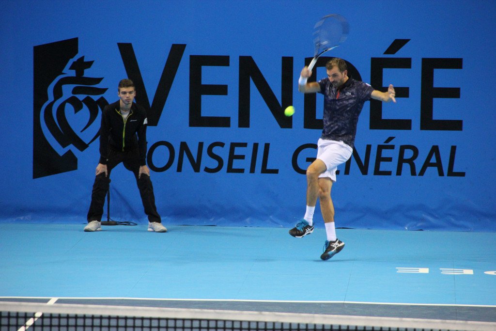 DepVendee's tweet photo. #ITV2016 Finale : égalité. Le 2e set (6/2) pour le russe @AndreyRublev97 face à @julienbenneteau au #vendespace @ITVChallenger https://t.co/RD9UtPH2pE