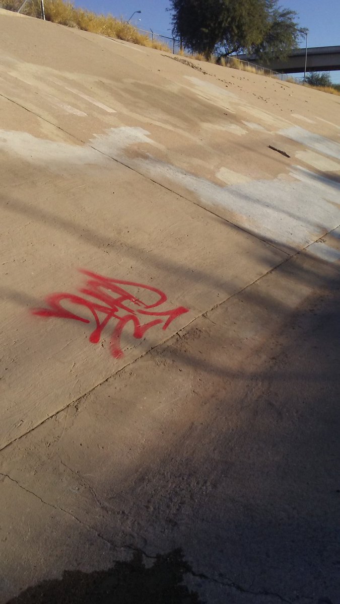 always2mad's tweet photo. Early this morning #tucsongraffiti #2mad #rusto https://t.co/quNqywemYN