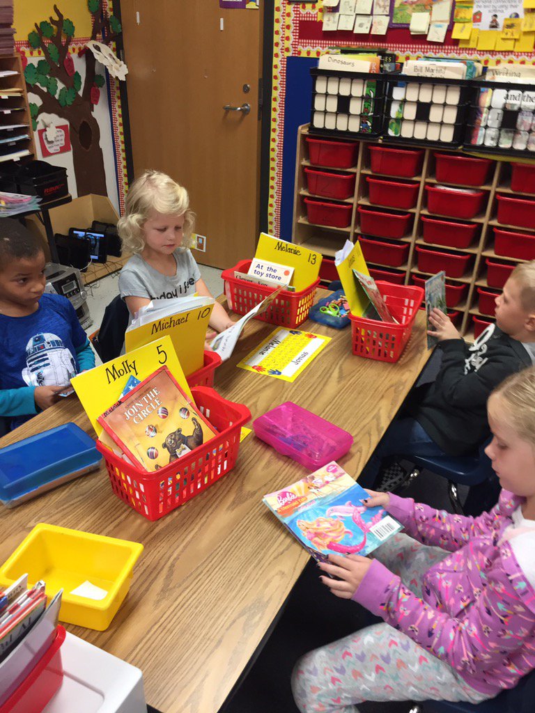 🐻🐾 Learning 📚 &amp; having fun at Literacy stations! 🎉 🐸 #bearshine <a href="/bennett_kinder/">Bennett Kindergarten</a> <a href="/BennettBears/">Bennett Bears</a>