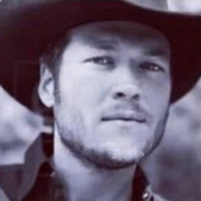 GwensSnaps's tweet photo. Vote for @gwenstefani's cowboy!  @blakeshelton Favorite Male Artist - Country #AMAs Please retweet! https://t.co/k0EvGFt1xQ