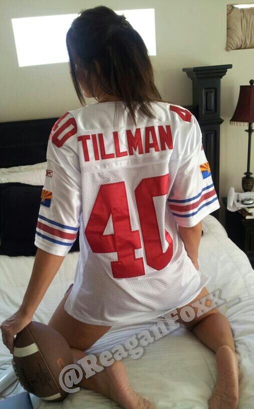 _commish's tweet photo. #SundayFunday #FantasyFooball @ReaganFoxx_ @hisandherprev1 @FoxxNation_ #RespectTheGirl #RespectTheFoxx #TwoHandTouch #SheGotGame π πππ https://t.co/pzYI724ygT
