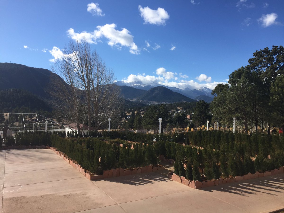 jbyerly81's tweet photo. View from the front of the Stanley Hotel #RedRum #RM217. https://t.co/YCd2UKzXJH