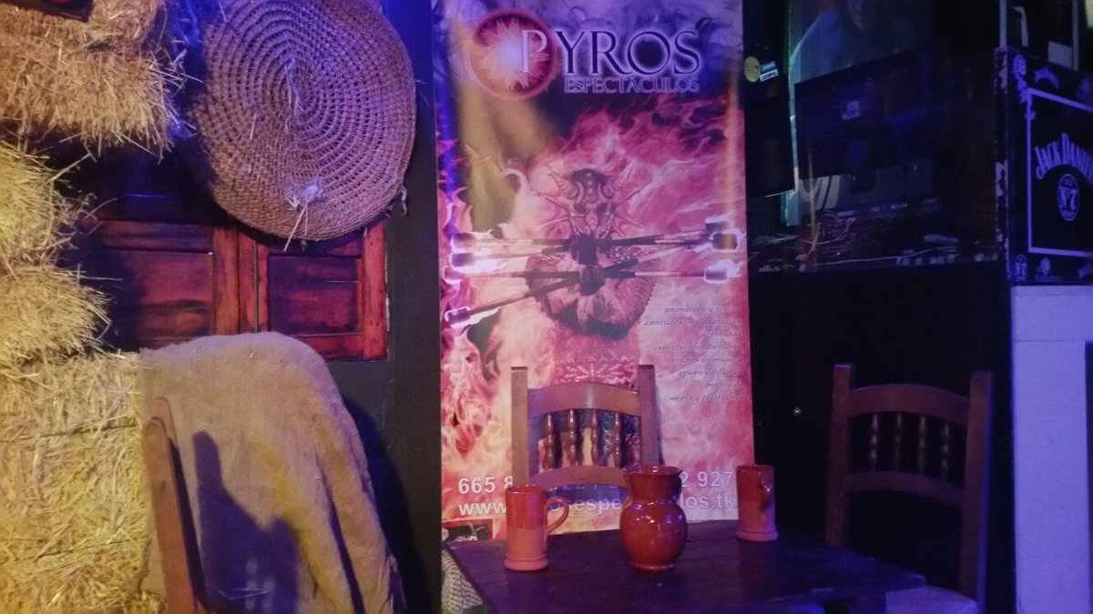 Pyros_spc's tweet image. Fiesta del Oeste en Varadero (playa de Gandía). #pyrosespectaculos #varadero #playadegandia #joseripolldj #estapasando #domingodiferente