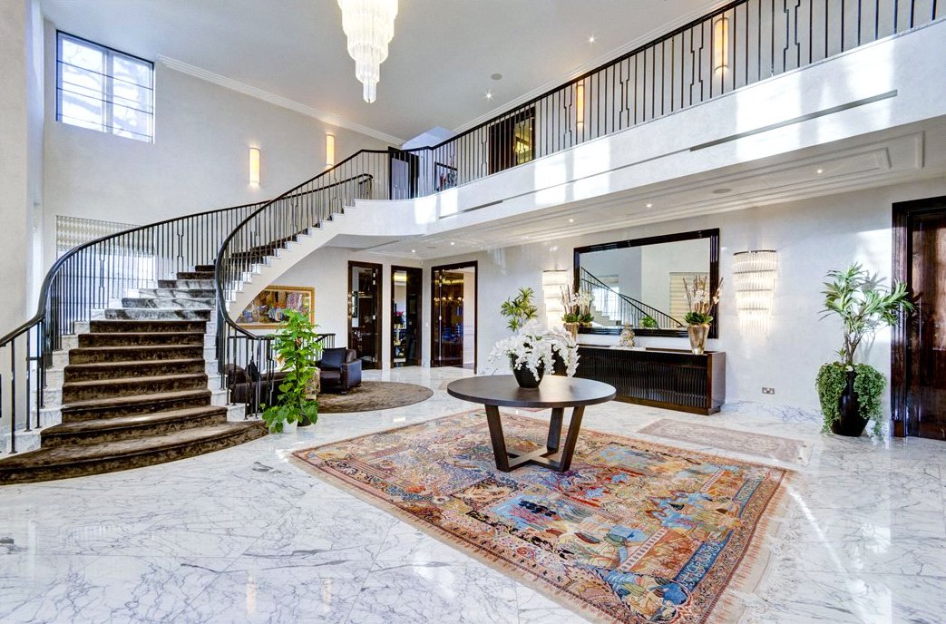 knightfrank's tweet photo. This charming 8 bedroom residence on Hampstead Lane is perfect for entertaining guests. See more here https://t.co/cYZ7b1s6rE #KFPrivateView https://t.co/NVbLne3tbR