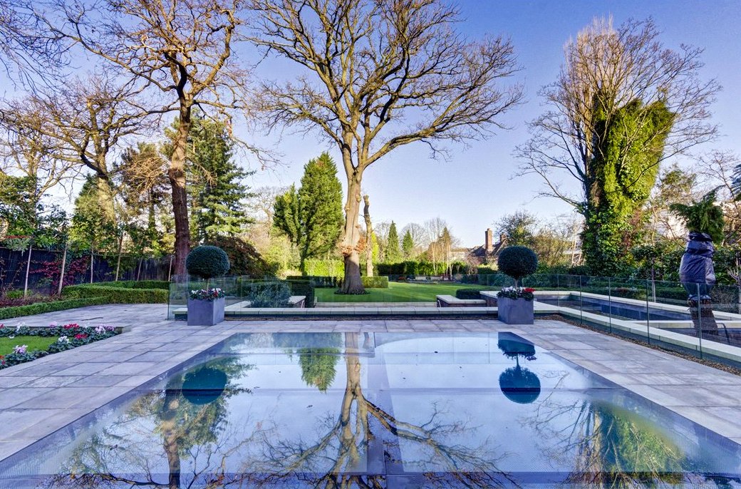 knightfrank's tweet photo. This charming 8 bedroom residence on Hampstead Lane is perfect for entertaining guests. See more here https://t.co/cYZ7b1s6rE #KFPrivateView https://t.co/NVbLne3tbR