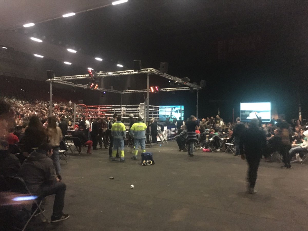 JoseCesarGarci1's tweet photo. Fotos velada de boxeo Barakaldo. https://t.co/uuAHVSuBma