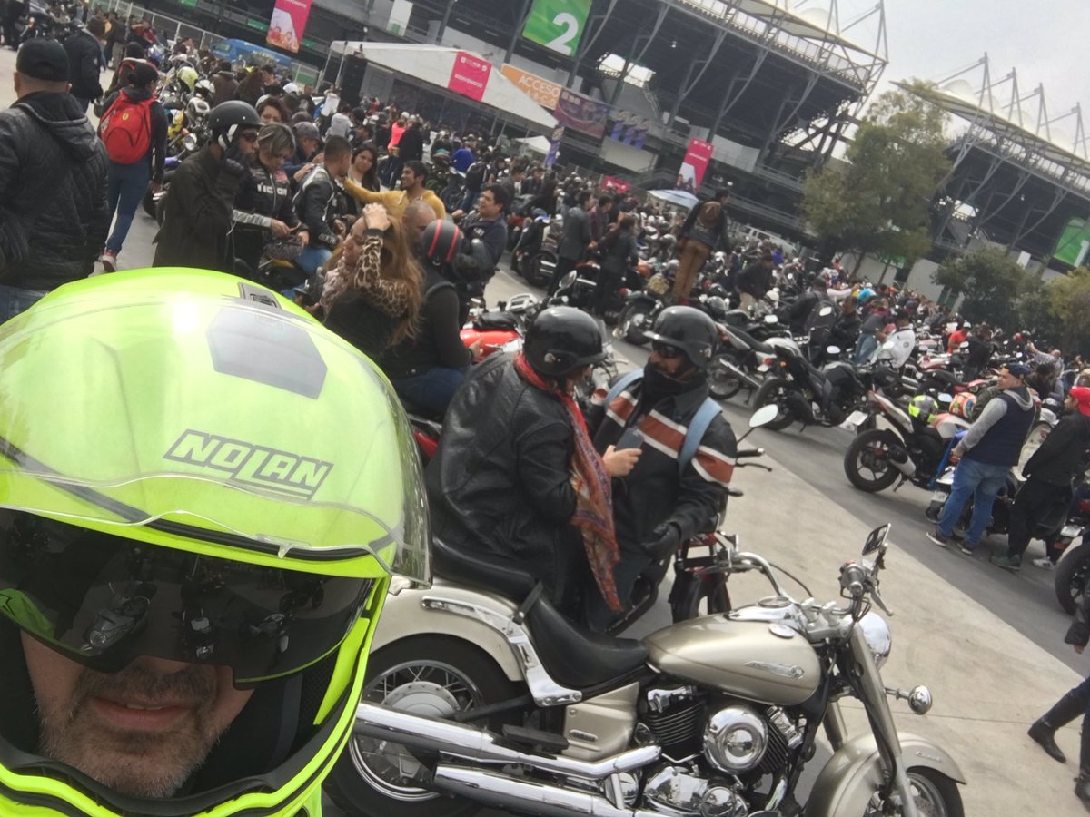 VisiondeMoto's tweet image. Llegando al autódromo Hermanos Rodríguez para continuar la rodada #kilosdeayuda de #expomoto