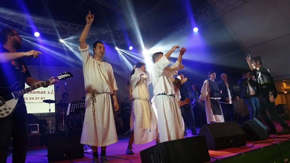 SantiInhumano's tweet photo. Gran noche ayer #VelezMalaga con amigo y muy buen rollo gracias @electroduendes_ @Elbarcochentero @Velevisa_HD @luis_axarinfo @Axarquia_hoy https://t.co/hnfV8H0bTm
