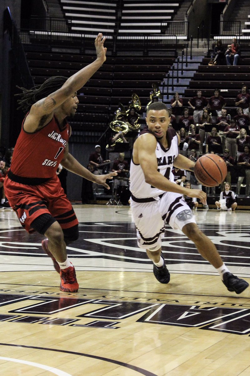 DSheddTV's tweet image. #MSUBears break program record with 15 3pt (15-31, 48.4%)

Miller 20pts, 4 asst
Rousseau 6pts, 7 asst
Dixon 19pts, 4 steals