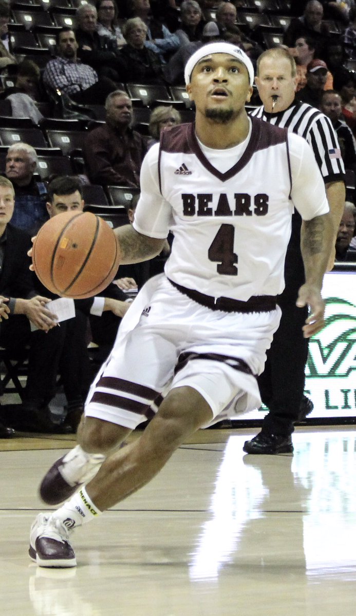 DSheddTV's tweet image. #MSUBears break program record with 15 3pt (15-31, 48.4%)

Miller 20pts, 4 asst
Rousseau 6pts, 7 asst
Dixon 19pts, 4 steals
