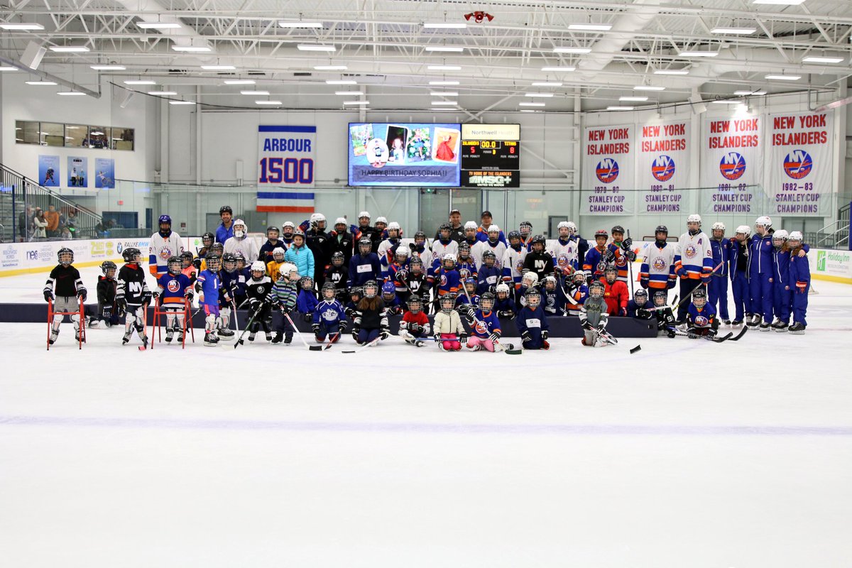 Over 200 kids were introduced to the game yesterday and took part in our #TryHockey For Free on ice and floorball clinics. 🏒 #GrowingTheGame