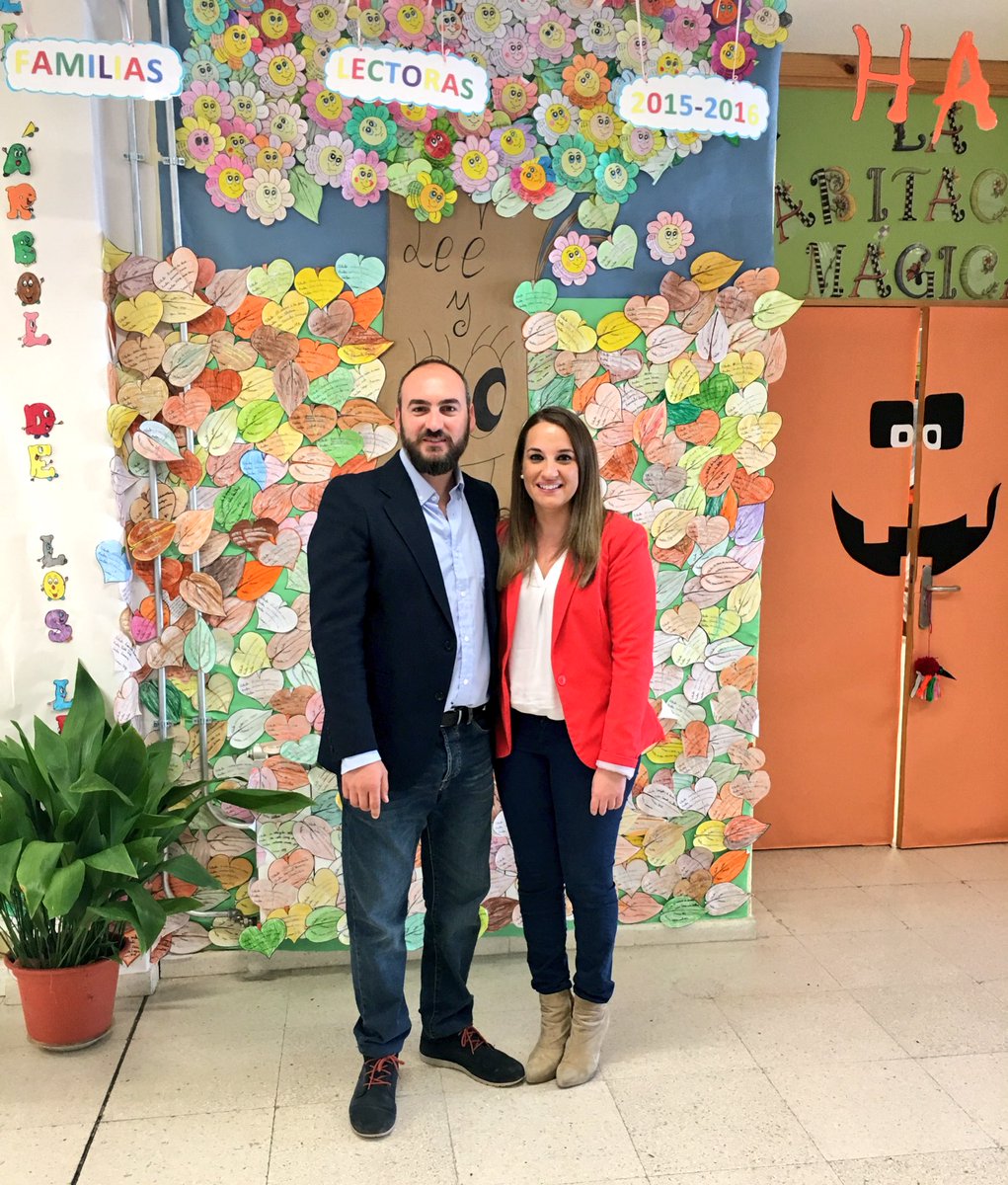 musikterapia's tweet photo. @manolitotic después de vernos en el #SIMO2016 le mande saludo como prometí a @Esther_Ruiz_82 un placer escucharte y #FuenteDeInspiración https://t.co/rhgA5yMbJ5