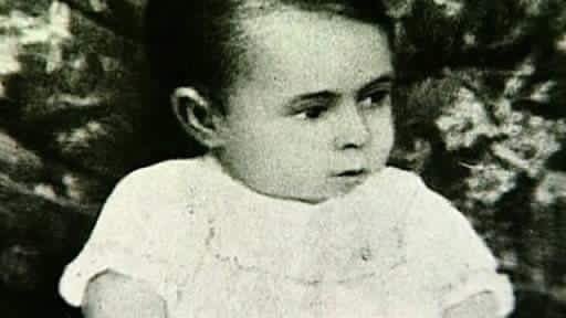 Aaabshar's tweet image. This baby grew up to become one of the tallest leader of the world. #BaalDiwas
