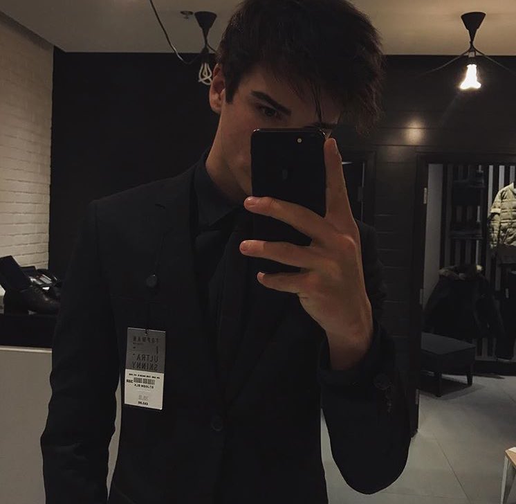 I hate having to host the Christmas party for my parents..