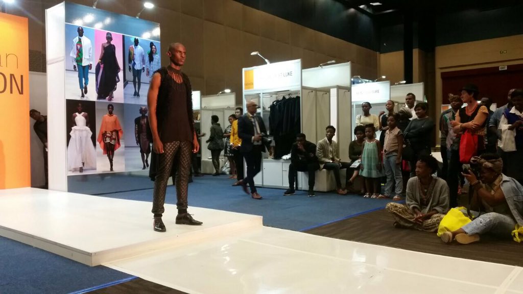 Dbnfashion_fair's tweet photo. @essencefest #StyleandBeauty Fashion Show #ESSENCEFestDBN #sidlukotini #Durban Inspire. #DDF2016 https://t.co/Z2ciZcI3Qo