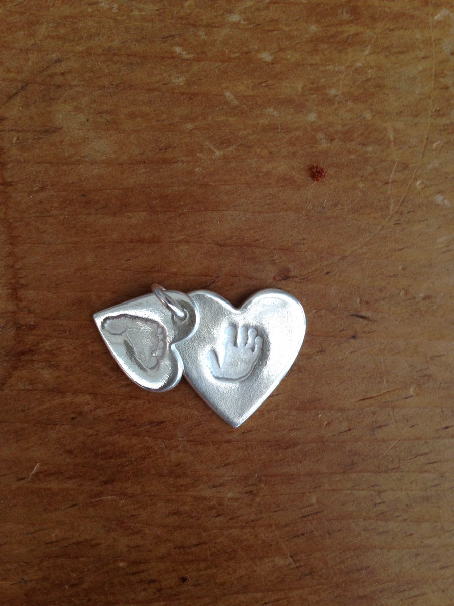 misspollypops's tweet photo. Loved making these. Very special little hand and footprints. https://t.co/IOUvXFO4k5