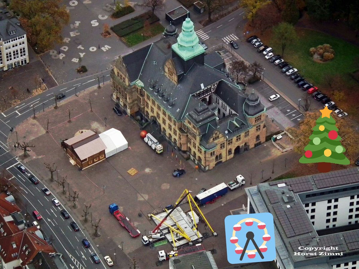 APrukop's tweet photo. In Recklinghausen am #Rathaus laufen die ersten Weihnachtsvorbereitungen @DeinNRW @_Recklinghausen https://t.co/RoCjyZzDfl