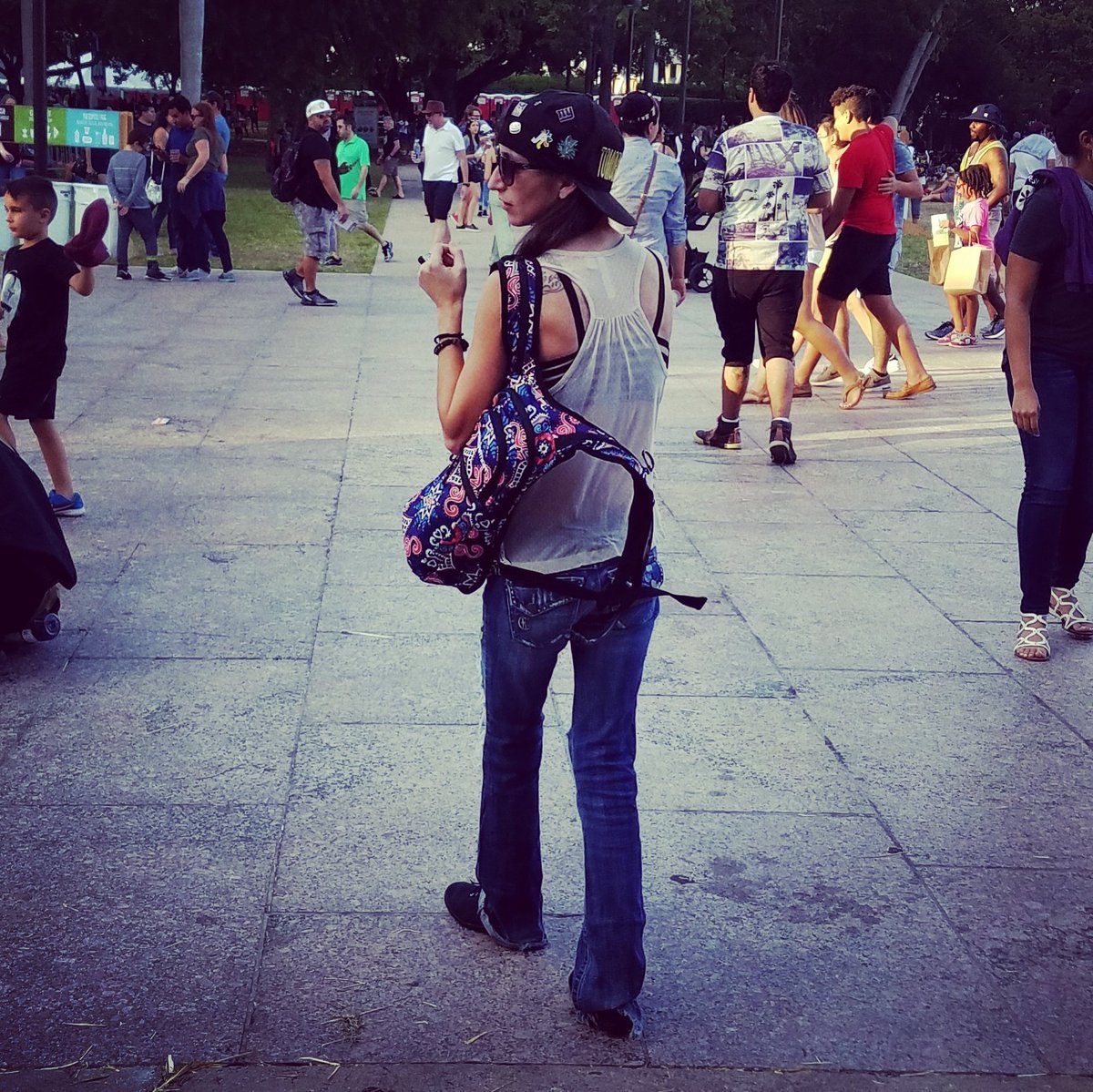 MeagenGwen89's tweet image. At @ChipotleTweets music festival in #miami with my @Vibedration pack! #LifesAPartyStayHydrated💦 #vibedration #edm #miamibound🌴 #Chipotle 🌮