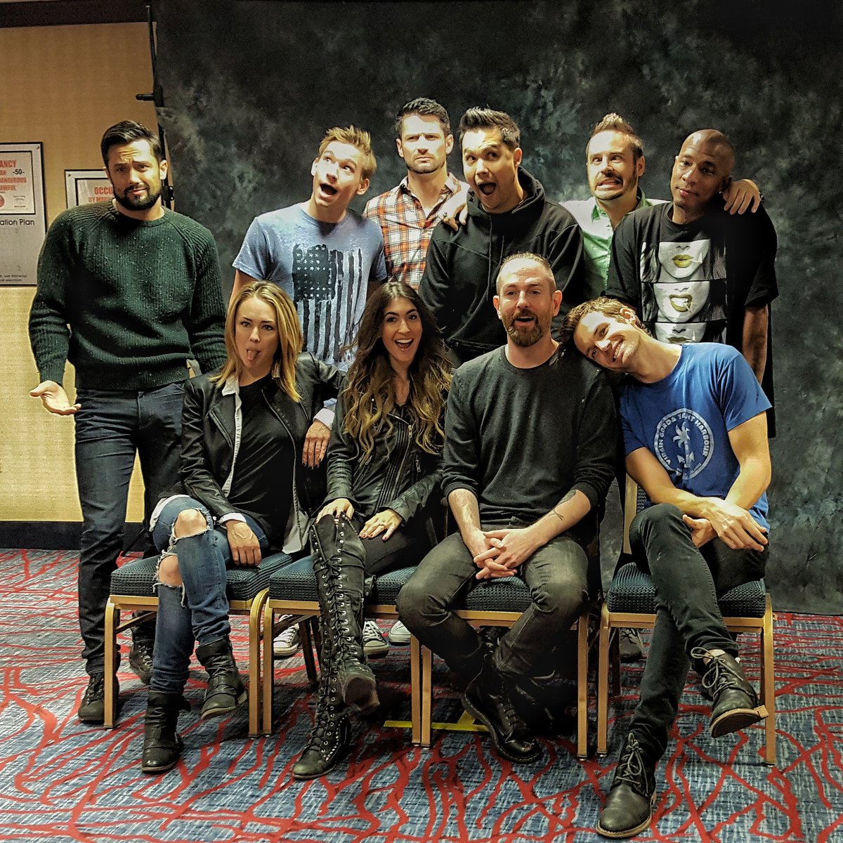 BrettClaywell's tweet photo. My obligatory silly cast pic post. James obviously does not approve. #RTTH4 https://t.co/xr2BGuFumu