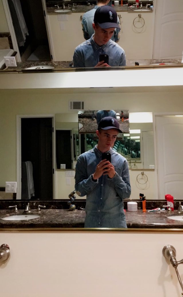 Bathroom selfies? I think yes. 🤓