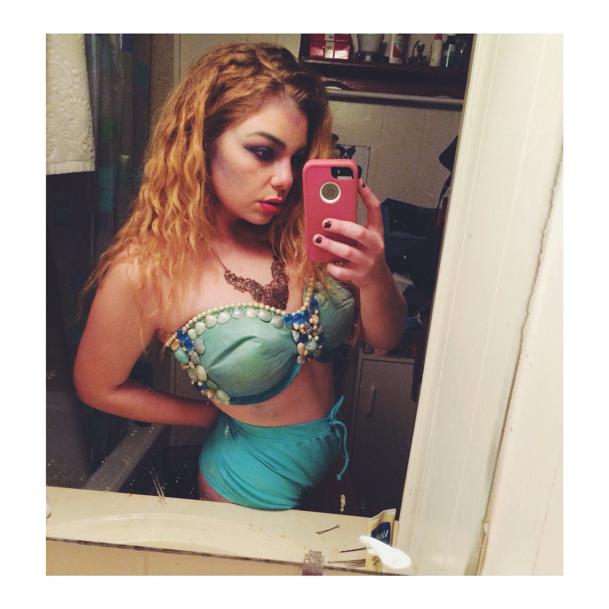 babygurl45455's tweet photo. •Editing my mermaid fantasy makeup tutorial 👅👌🏻💎🐚🎥🐠 #staytuned #fantasytutorial #deepseagoddess #diyshellbra #youtuber #glitttahhbrows https://t.co/anHB2pgYdH