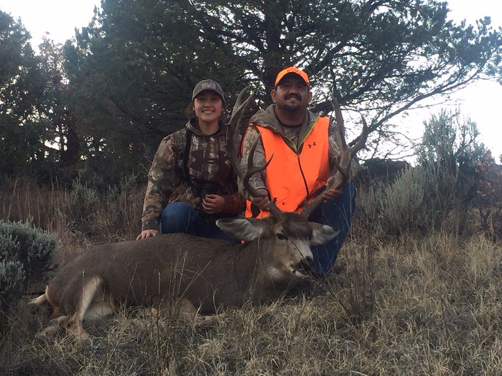 AlexRayPena's tweet photo. Good to see friends succeed! Here's a good buck! Photos courtesy of @pamelamarie_21 her and her dad! @MuleyFreak https://t.co/RyWXmdWBb1
