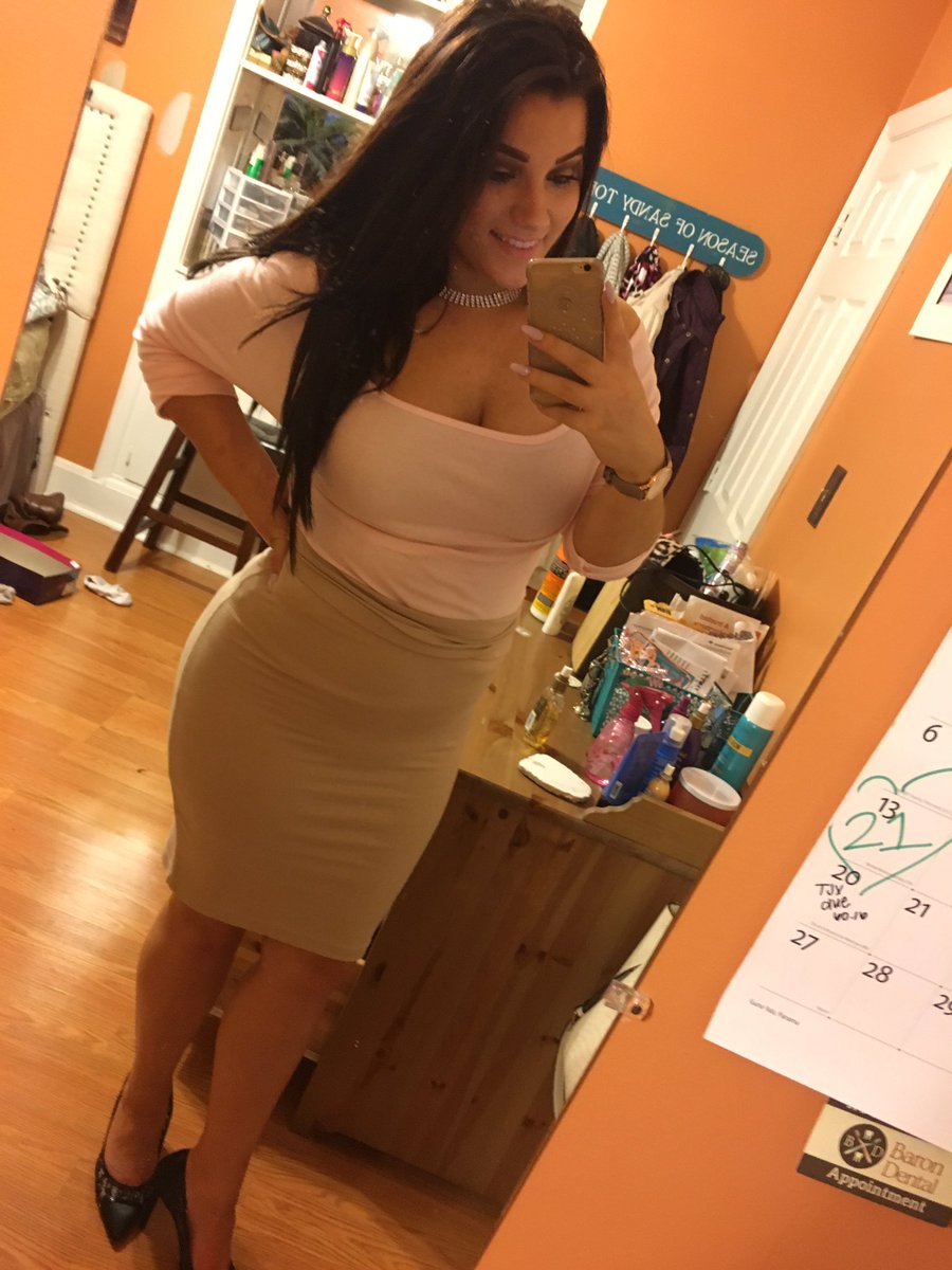 sexiestbrunette's tweet photo. #21 https://t.co/HI8OK5mGef