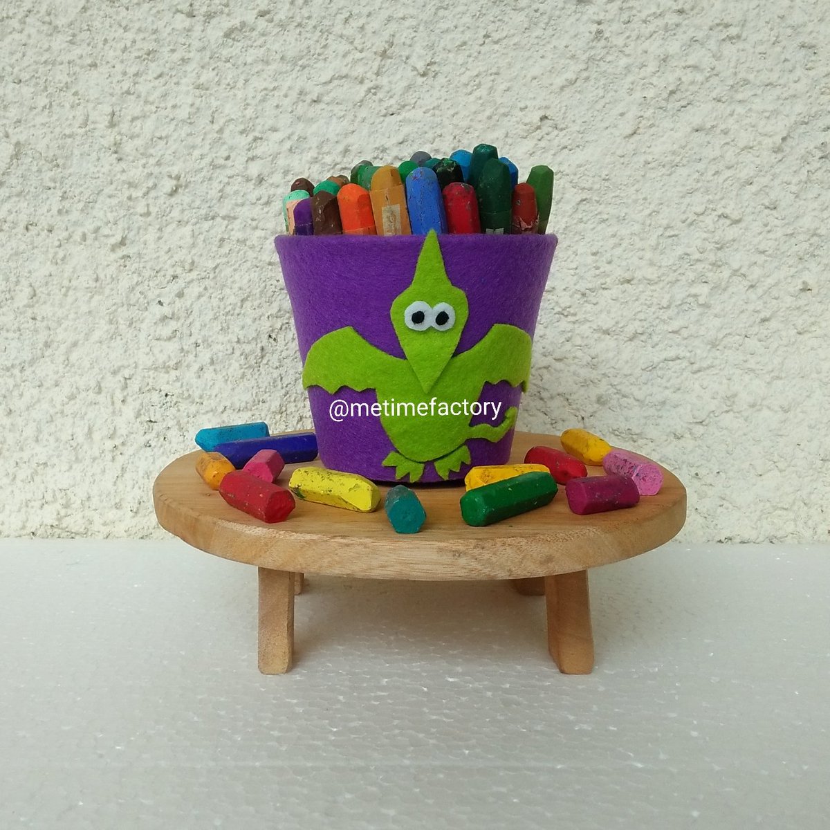 metimefactory's tweet photo. #pothias #souvenirunik #pajanganunik #dekorasiunik #interior #indoor #krayon #dinosaurus #kreasiunik #mompreneur #tv https://t.co/AVWLYaaPUD