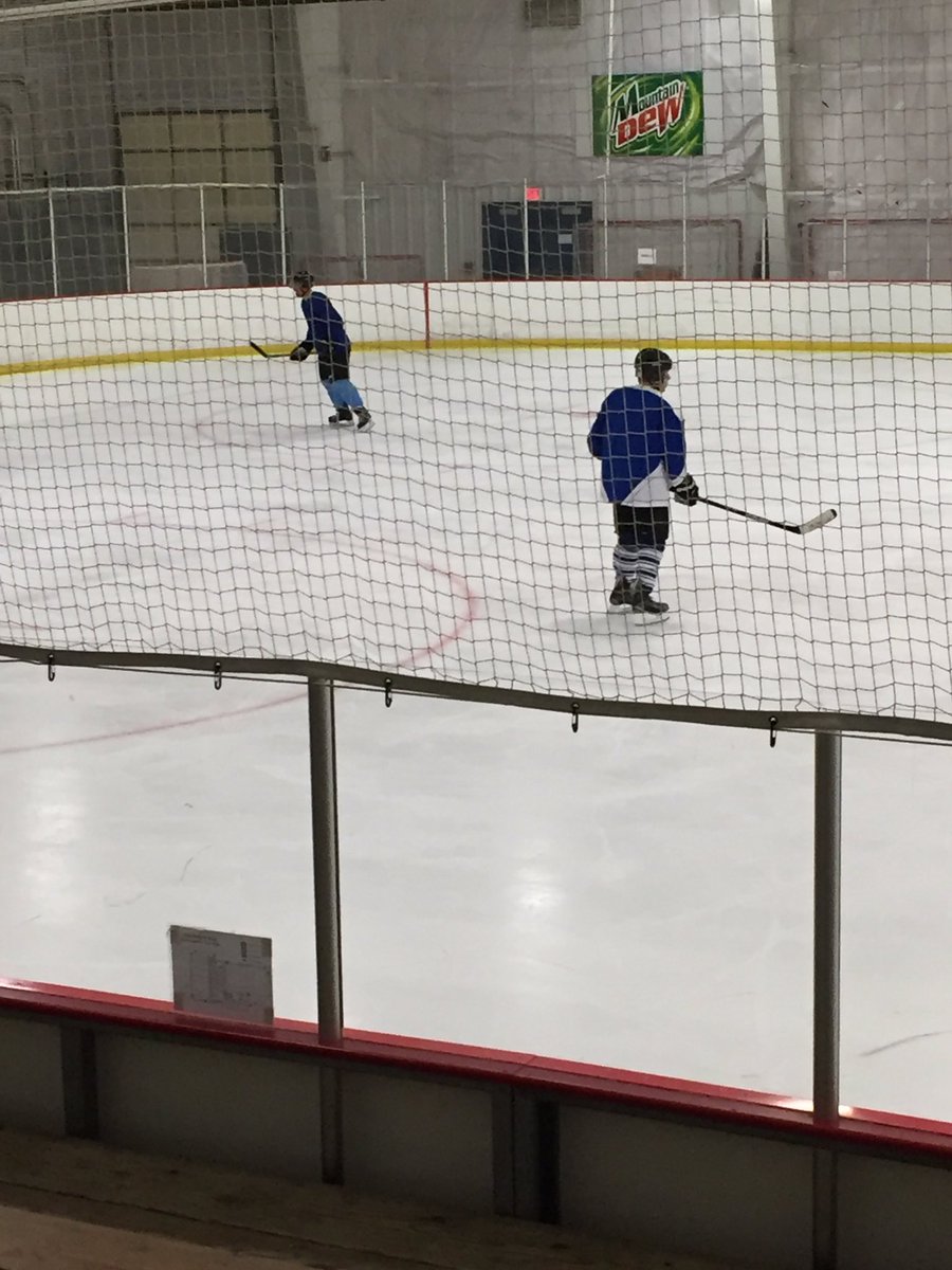 Sdehaven486's tweet photo. Sunday Night Hockey!! You were right @shawnpatrick308 it's like watching Nick walk for the first time #lifeishard https://t.co/FbRLhb2xT1