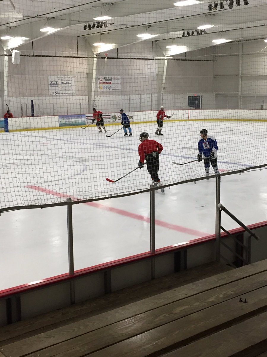 Sdehaven486's tweet photo. Sunday Night Hockey!! You were right @shawnpatrick308 it's like watching Nick walk for the first time #lifeishard https://t.co/FbRLhb2xT1
