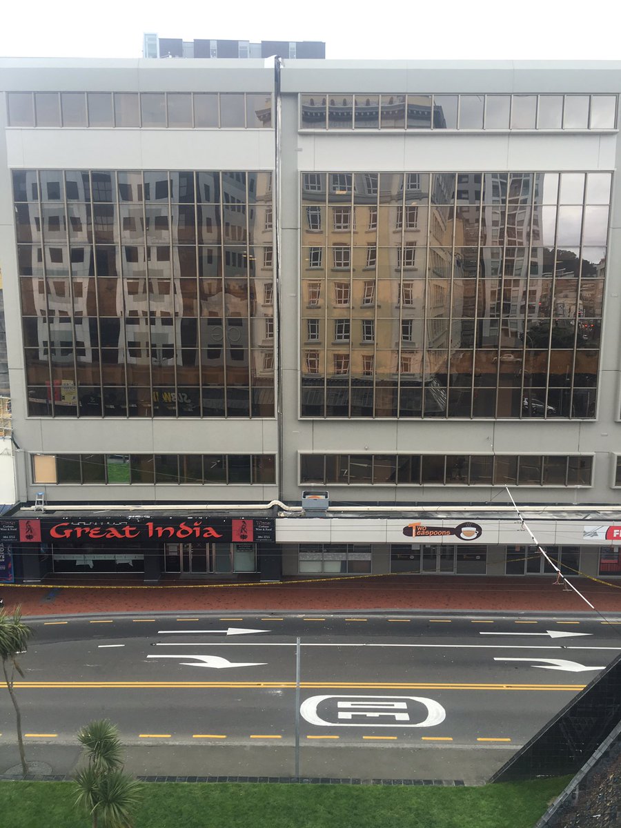 Building over the road in manners street doesn't look great. It's cordoned off and looks like it has cracked down the centre. #eqnz