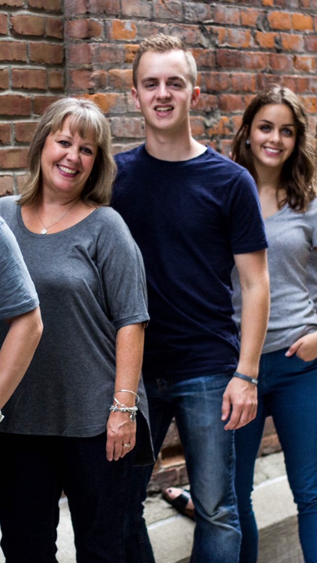 awkwardjohnsons's tweet photo. When mom says "I'm not the only one who can do the dishes" https://t.co/eLp8qb2gf1