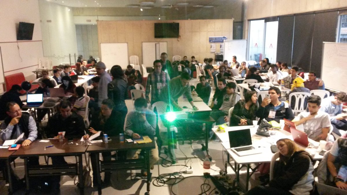 VladGuz's tweet photo. En la premiación del #7GameJam de @UniJaveriana @centroatico @CEA_IoT @JaveGameJam https://t.co/BcqABk2ERP