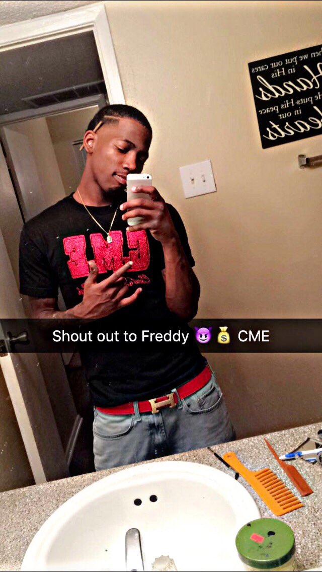 MyHoesBritish's tweet photo. Why am I ugly 😩😉 https://t.co/KJ9ZYUctgv