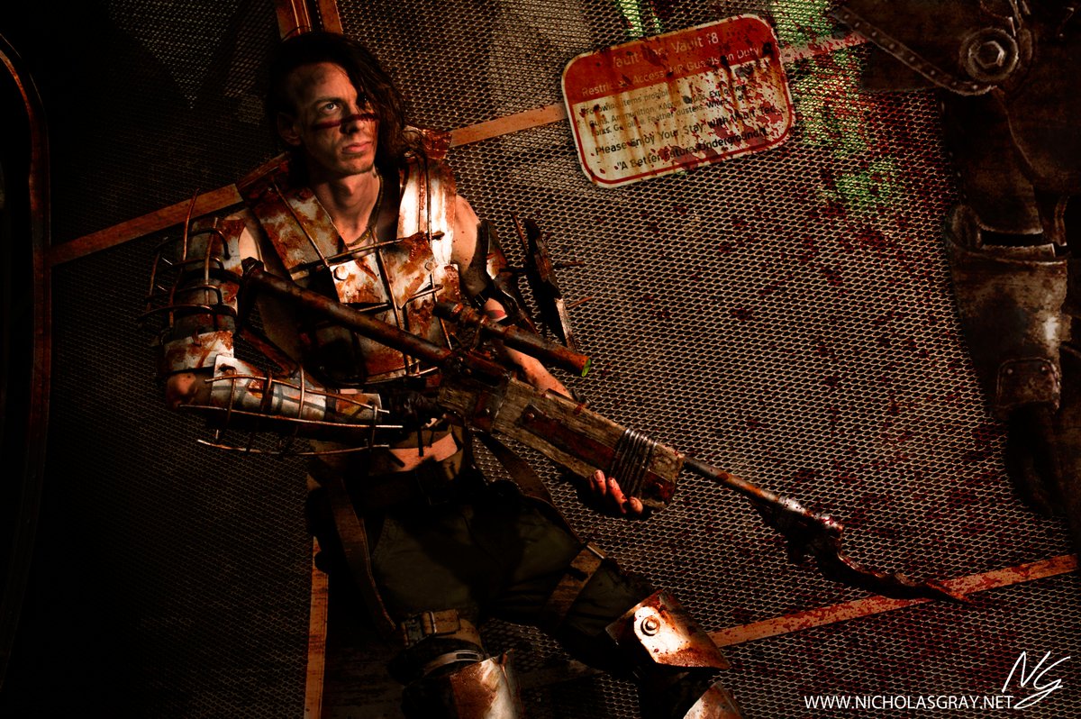 I really need to get in the habit of sharing more #photos here like this shot of @SamALPHABETY in his #fallout #raider costume #cosplay