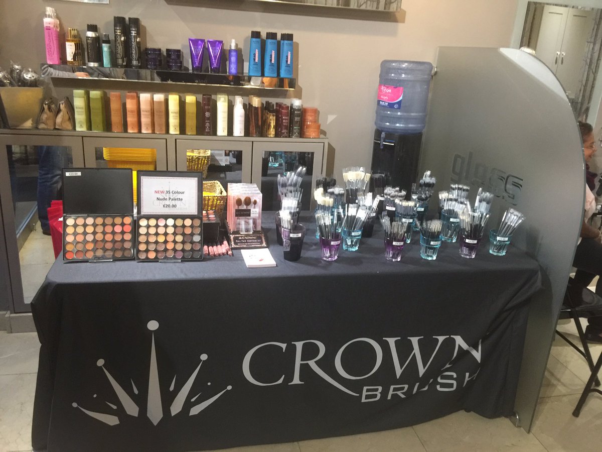 Very successful evening tonight <a href="/Jeyanney/">Jeyanney*MUA</a> first of many master classes thanks everyone for attending and <a href="/CrownbrushUK/">Crownbrush UK</a> ! #mua #makeupgoals