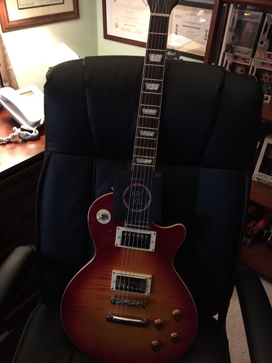 edwardfaust's tweet photo. Wifey had an idea to remove the pickguard, and I dig it! Also loving the #NYXL @DaddarioandCo @DillionGuitars https://t.co/s8zdUkN54s
