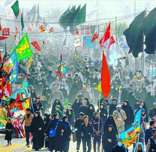 زيارة الاربعين لجنة الامام الحسين
.
ان زيارة الاربعين امر وتدبير 
سيدي صاحب العصر والزمان عج 
.
هنيئا لكل من توجهه الي زيارة الحسين 
بكربلاء