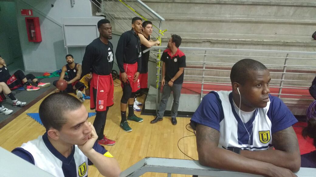 cbasket16's tweet photo. Planteles de Basket UdeC y Club Los Leones llegaron a CEO II para disputar el partido final de esta Copa Chile 2016!

#CopaChileBasket2016 https://t.co/ub2kRGoIST