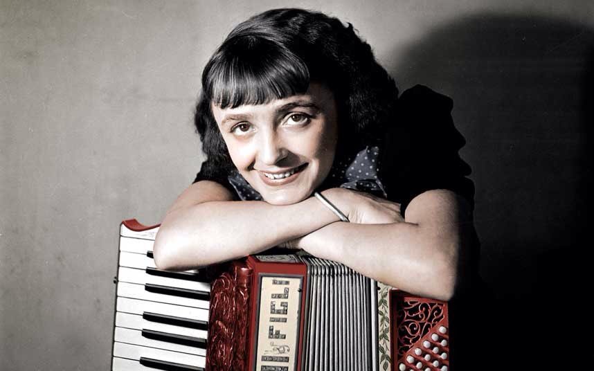 EdithPiafLaMome's tweet photo. #LaMômePiaf https://t.co/Eh1ZYtasfL