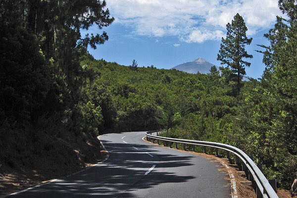 Ride in the paradise, you're worth it! 😉🚴🏻
#cyclingspain #cyclingtenerife #mounteide #teide #mtteide #bikerent