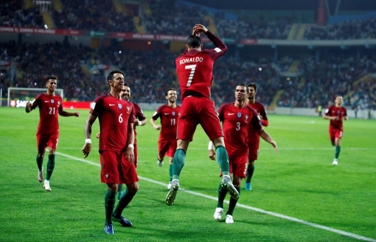 LifestyleFootb's tweet photo. Qualification Europe 🇪🇺
Le Portugal bat la Lettonie (4-1) grâce notamment à un doublé de Cristiano Ronaldo !
#PORLET 🇵🇹🇱🇻 https://t.co/dFTe8LUrJb