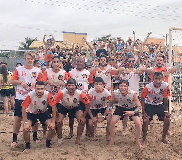 carrrlus's tweet photo. INTEGRAÇÃO no comunica todo mundo é irmão (menos a PUC) 🎶🎉 #comunicabeach 🌊 https://t.co/sisu9Rdx63