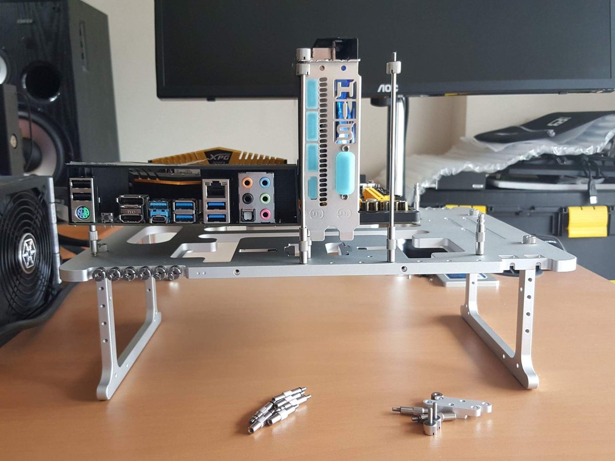 andressergiox's tweet image. @OpenBenchtable just arrived and unboxed in pics and video live stream 
#benchtable #HIS #RX480 @ADATATechnology