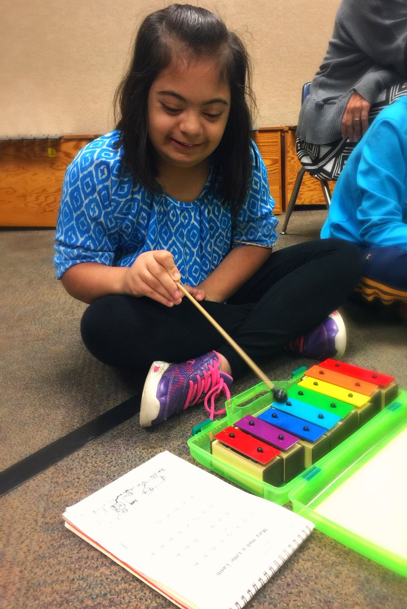 Mrs_KsClass's tweet photo. Working really hard on learning to play the resonator bells in music!! #dpproud @DeerParkFCPS https://t.co/IK8nCYWS4u